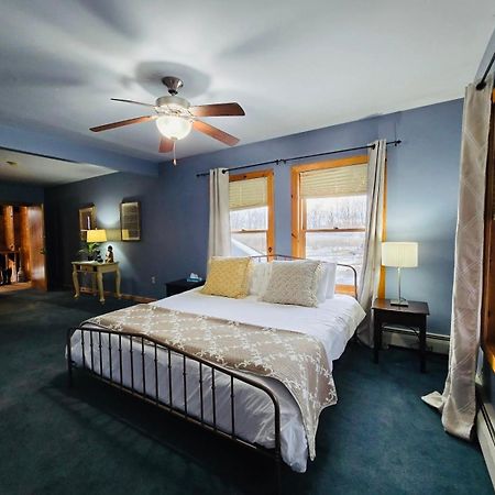 Point Au Roche Lodge プラッツバーグ エクステリア 写真