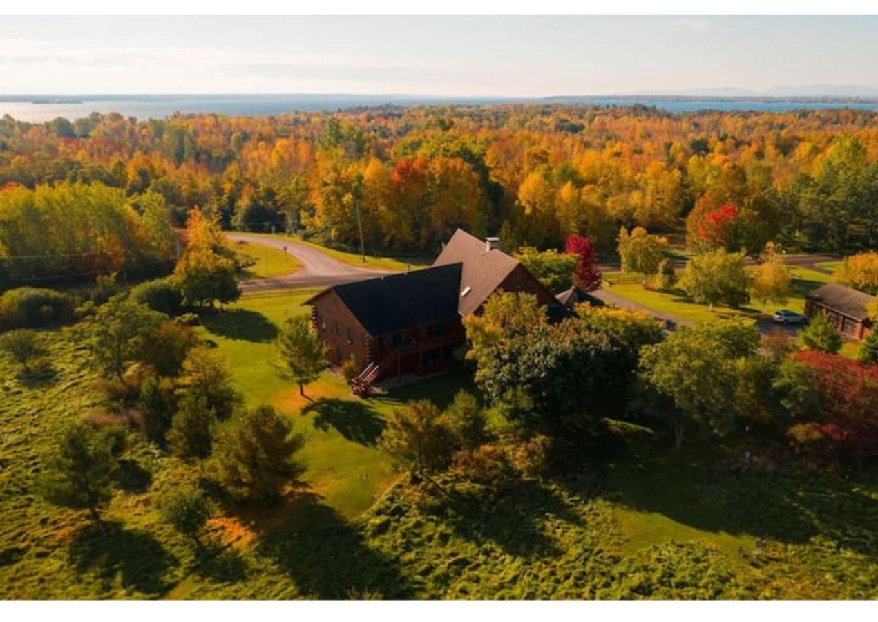Point Au Roche Lodge プラッツバーグ エクステリア 写真