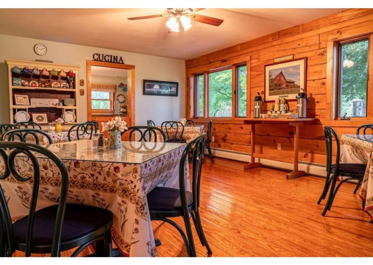 Point Au Roche Lodge プラッツバーグ エクステリア 写真