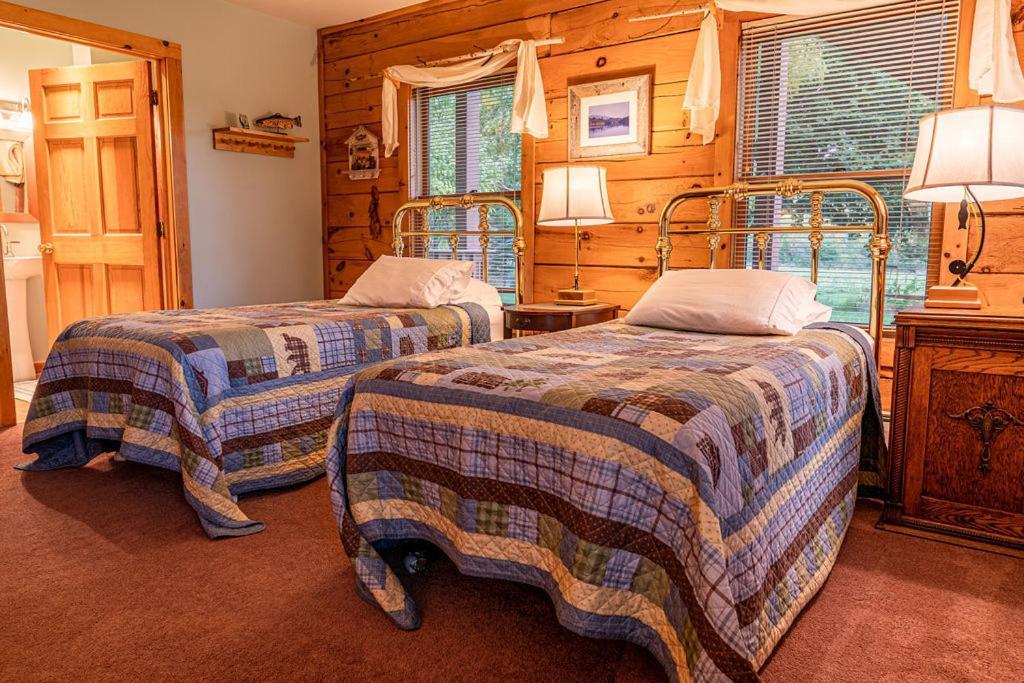 Point Au Roche Lodge プラッツバーグ エクステリア 写真