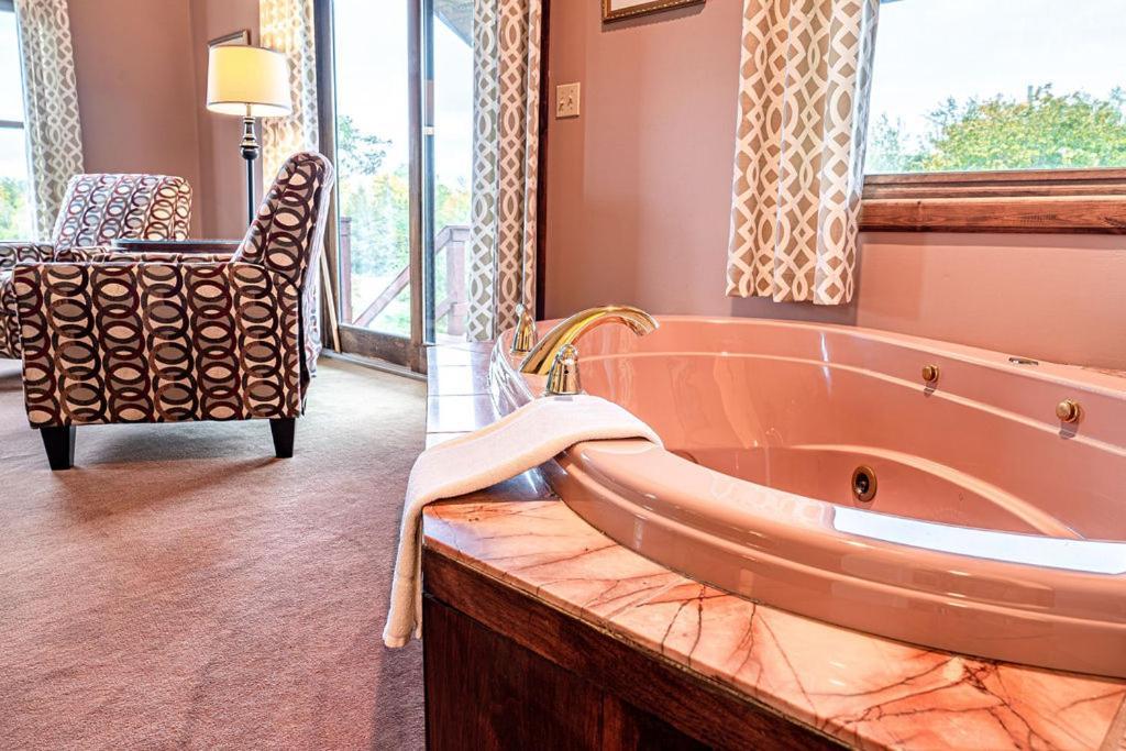Point Au Roche Lodge プラッツバーグ エクステリア 写真