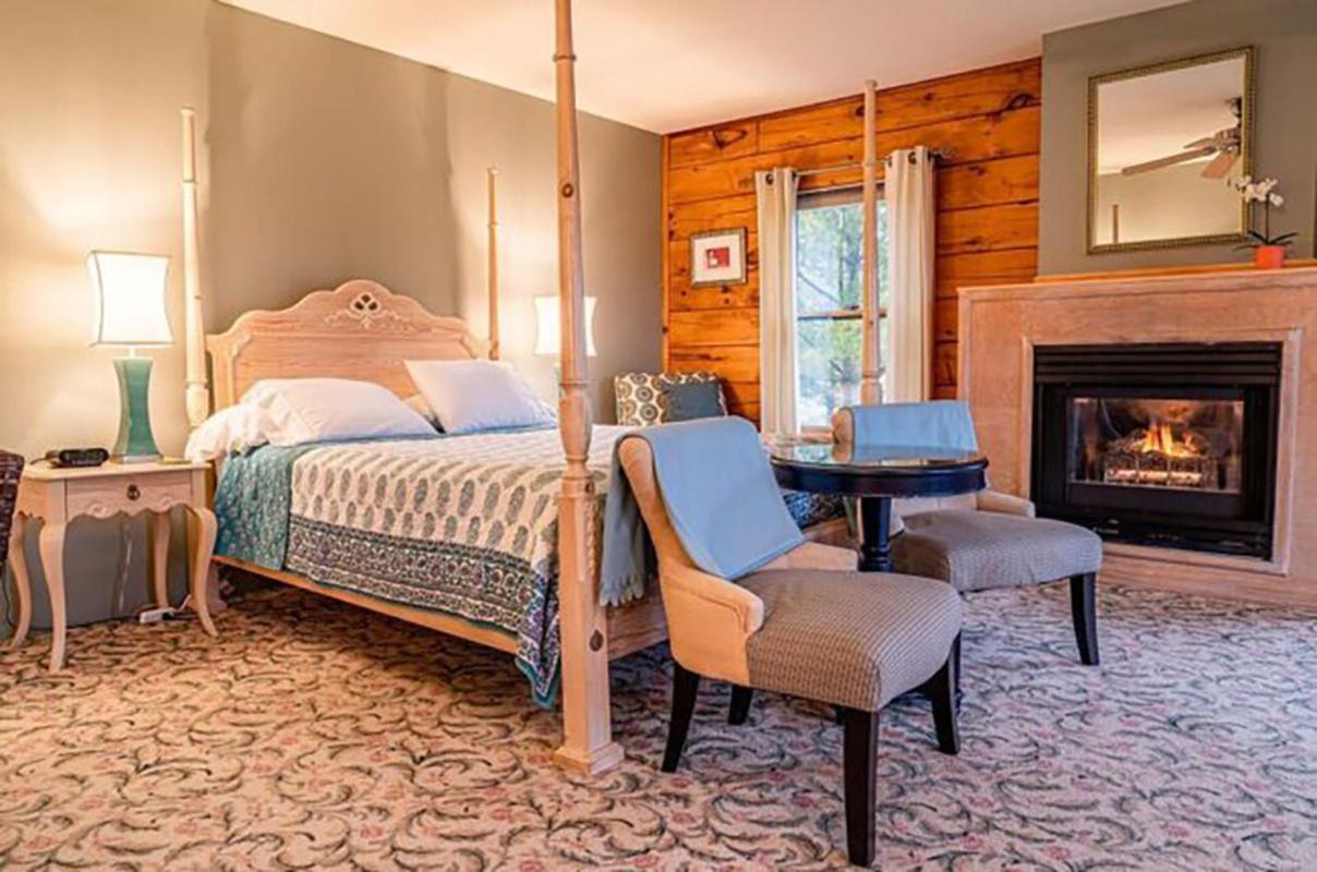 Point Au Roche Lodge プラッツバーグ エクステリア 写真