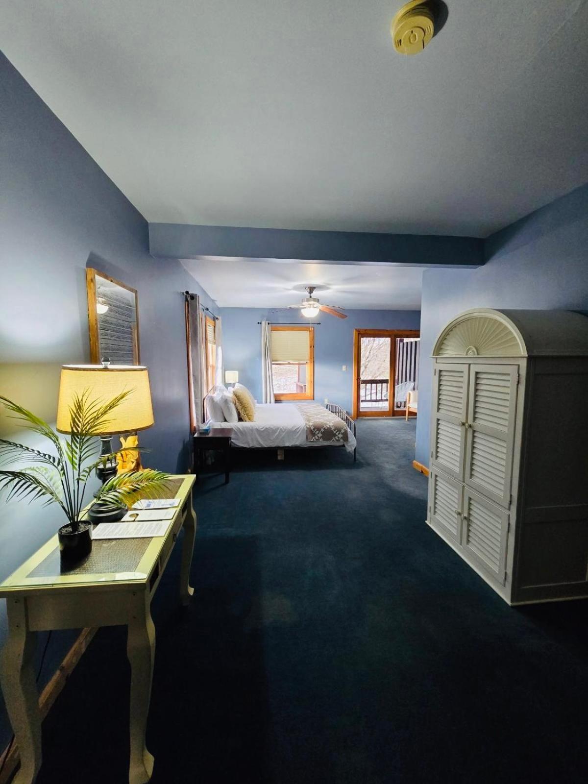 Point Au Roche Lodge プラッツバーグ エクステリア 写真