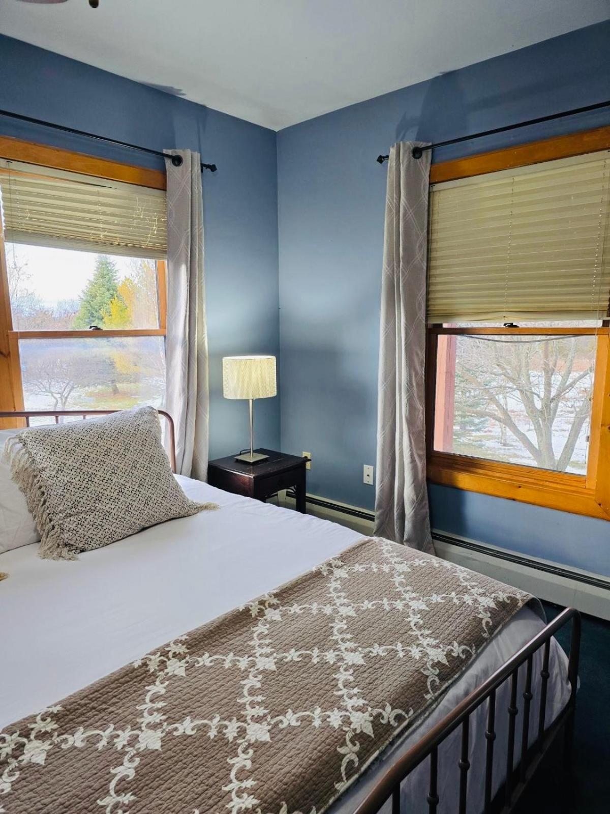 Point Au Roche Lodge プラッツバーグ エクステリア 写真